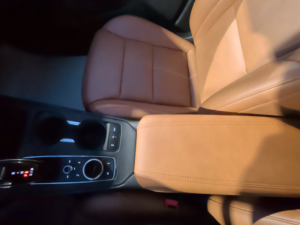 Used 2020 Cadillac XT4 Premium Luxury w/ Enhanced Visibility Package AWD/4WD image 21