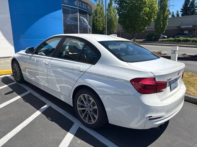 Used 2016 BMW 320i xDrive Sedan AWD/4WD image 3