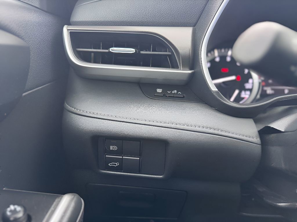 Used 2021 Toyota Highlander XLE image 10