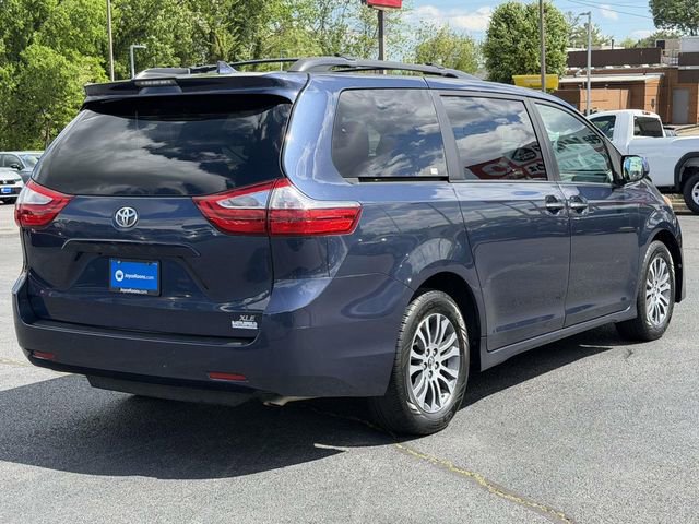 Used 2018 Toyota Sienna XLE w/ XLE Navigation Package image 2