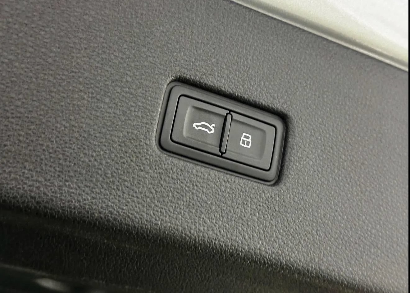 Used 2022 Audi SQ8 Premium Plus w/ Black Optic Package AWD/4WD image 17