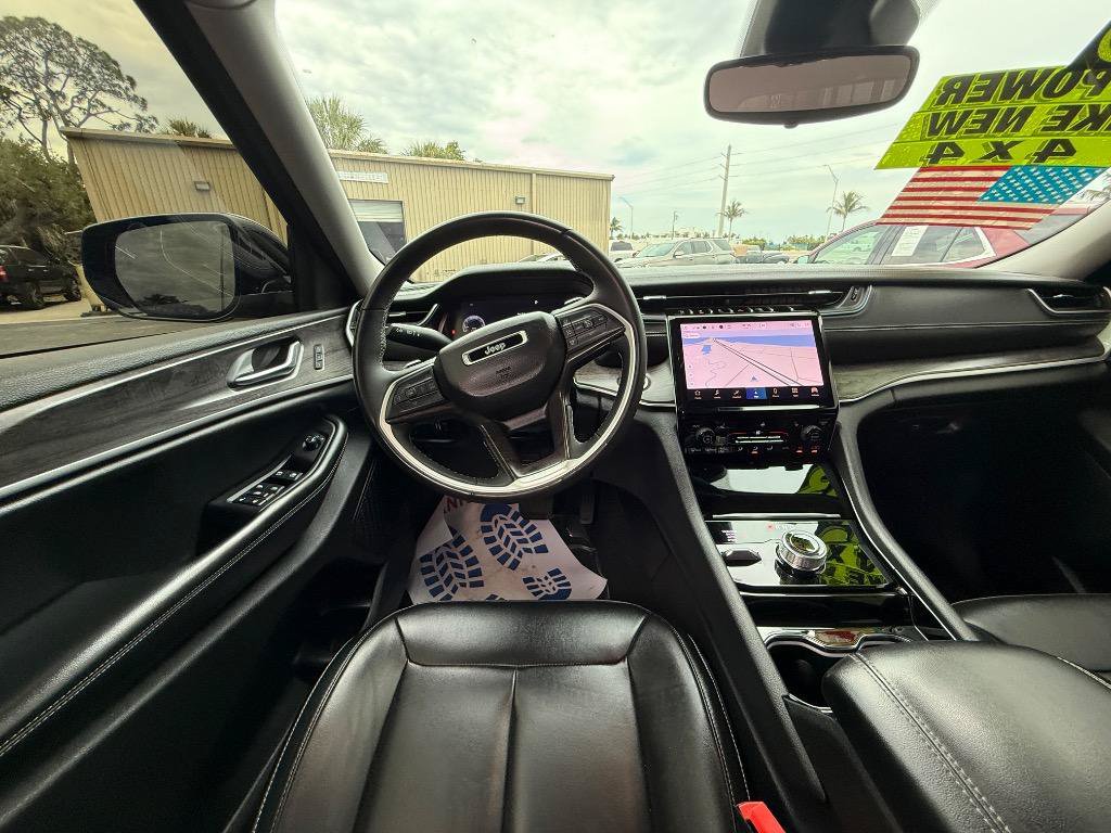Used 2023 Jeep Grand Cherokee Limited AWD/4WD image 9