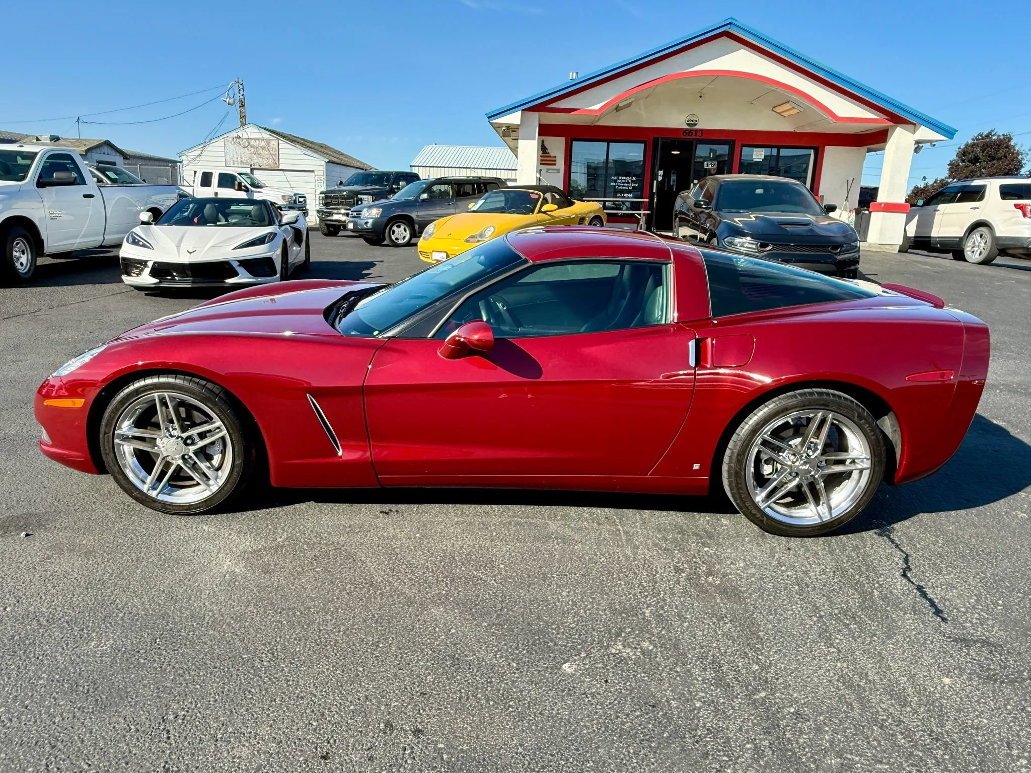 Used 2006 Chevrolet Corvette Coupe w/ Preferred Equipment Group RWD image 2