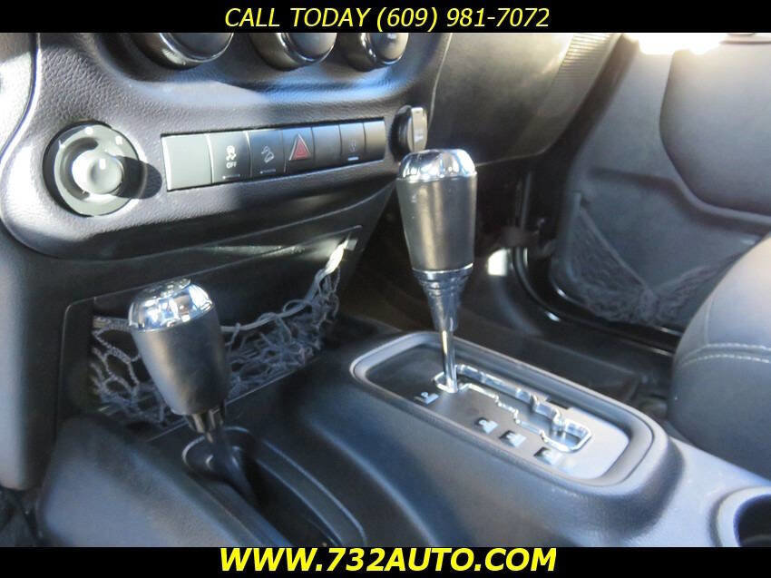 Used 2014 Jeep Wrangler Unlimited Sahara image 13