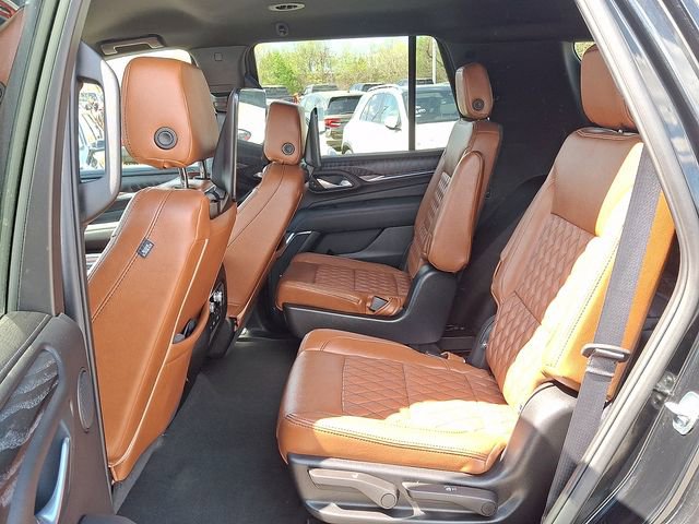 Used 2024 GMC Yukon Denali w/ Advanced Technology Package image 8