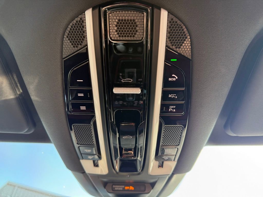 Used 2022 Porsche Cayenne S image 16