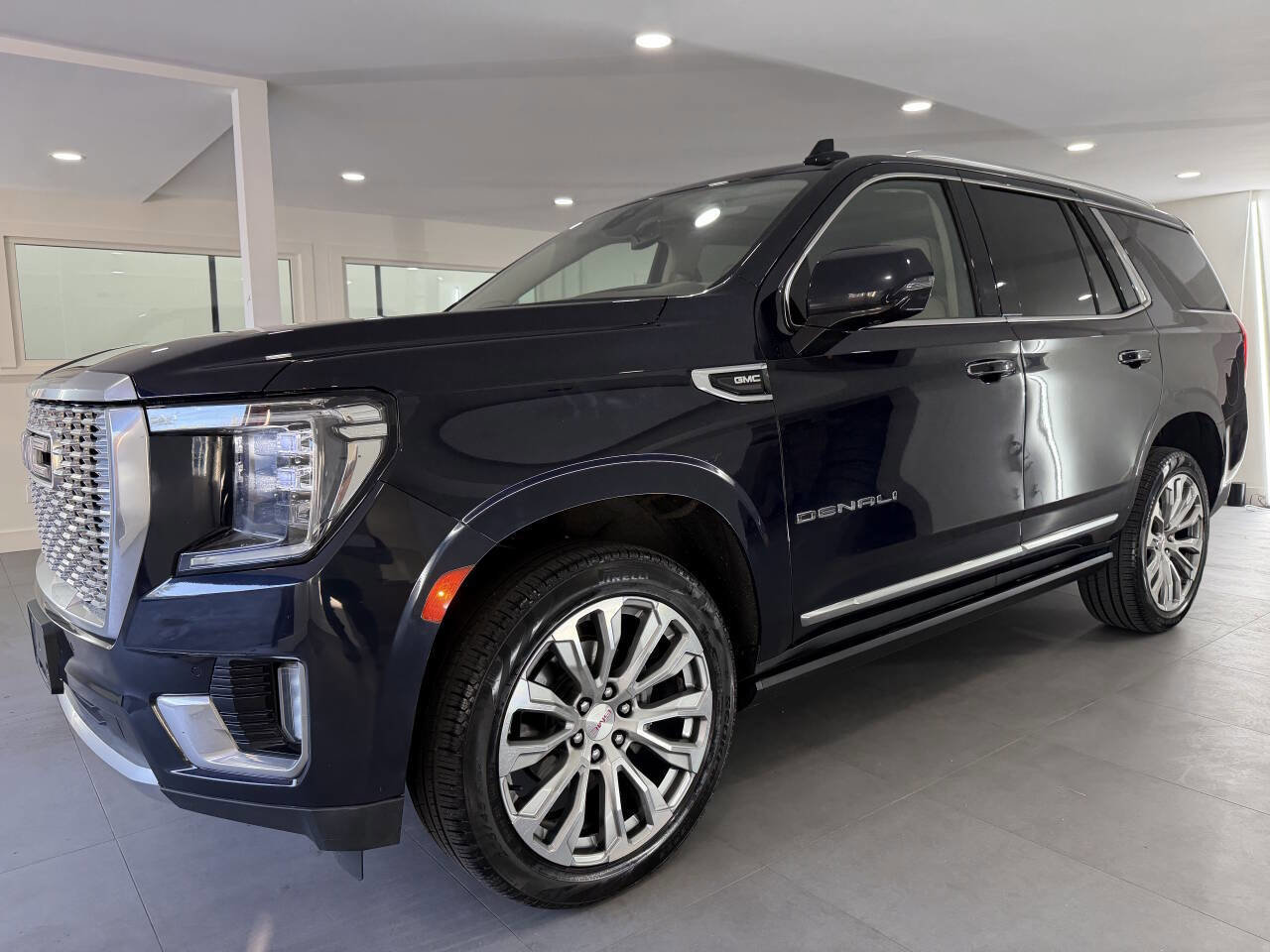 Used 2022 GMC Yukon Denali image 2