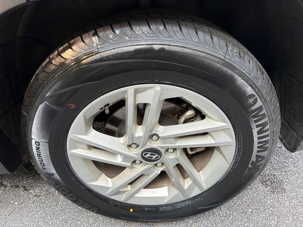 Used 2025 Hyundai Tucson SE FWD image 19