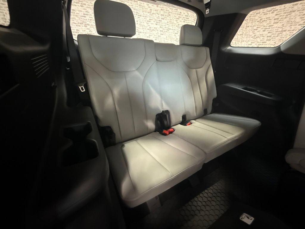 Used 2023 Hyundai Palisade SEL FWD image 13