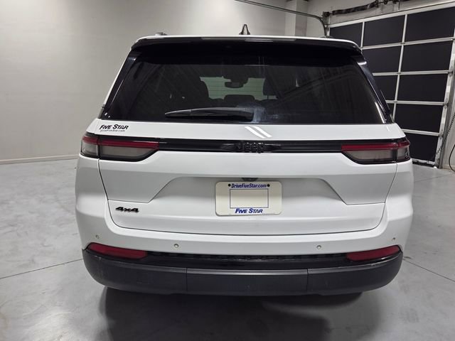 Used 2023 Jeep Grand Cherokee Altitude AWD/4WD image 9