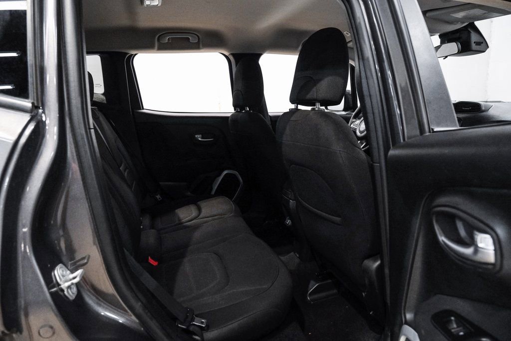Used 2018 Jeep Renegade Latitude FWD image 39