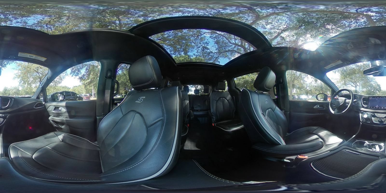 Used 2025 Chrysler Pacifica Limited FWD image 43