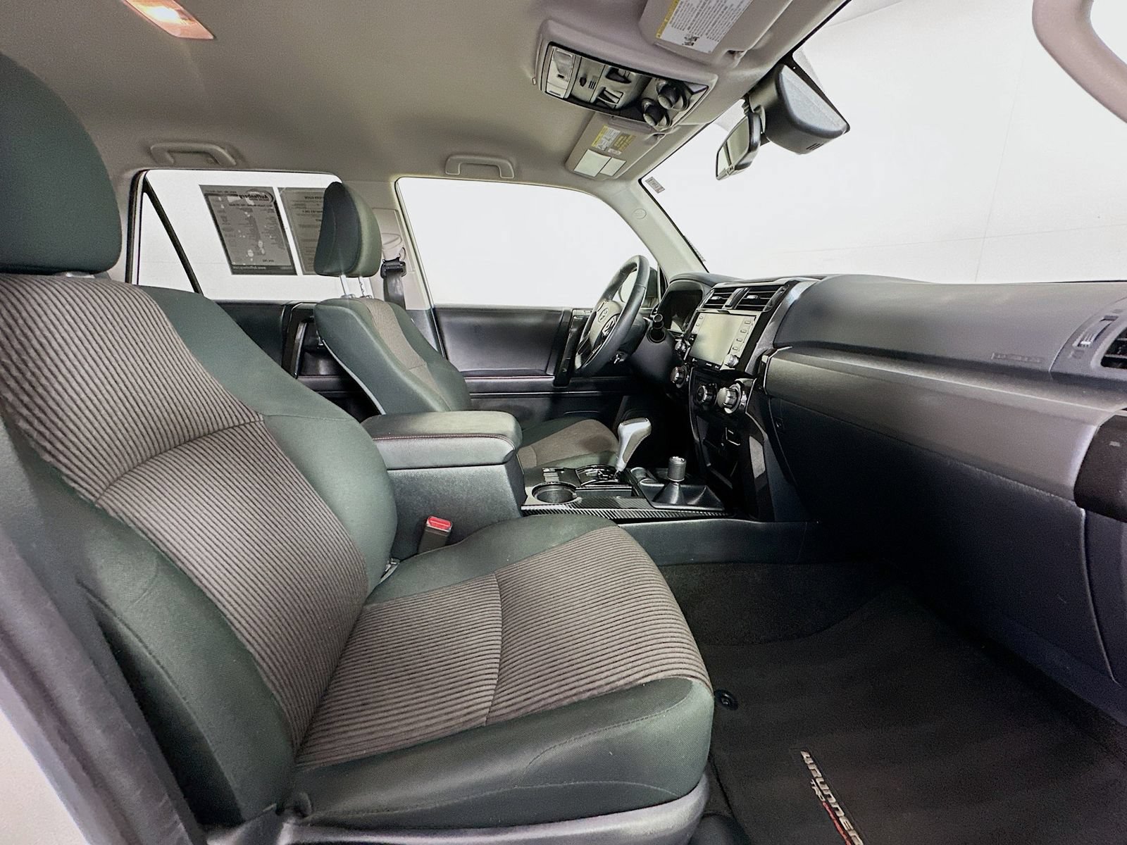 Used 2022 Toyota 4Runner TRD Off-Road AWD/4WD image 32