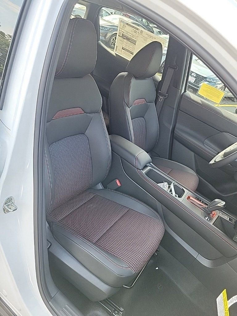 Used 2025 Nissan Kicks SR image 23