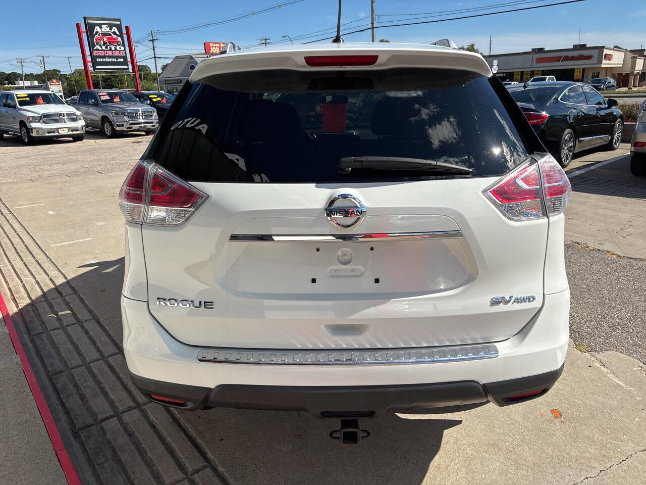 Used 2018 Nissan Rogue SV image 5