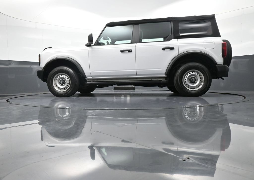 Used 2021 Ford Bronco Base image 35