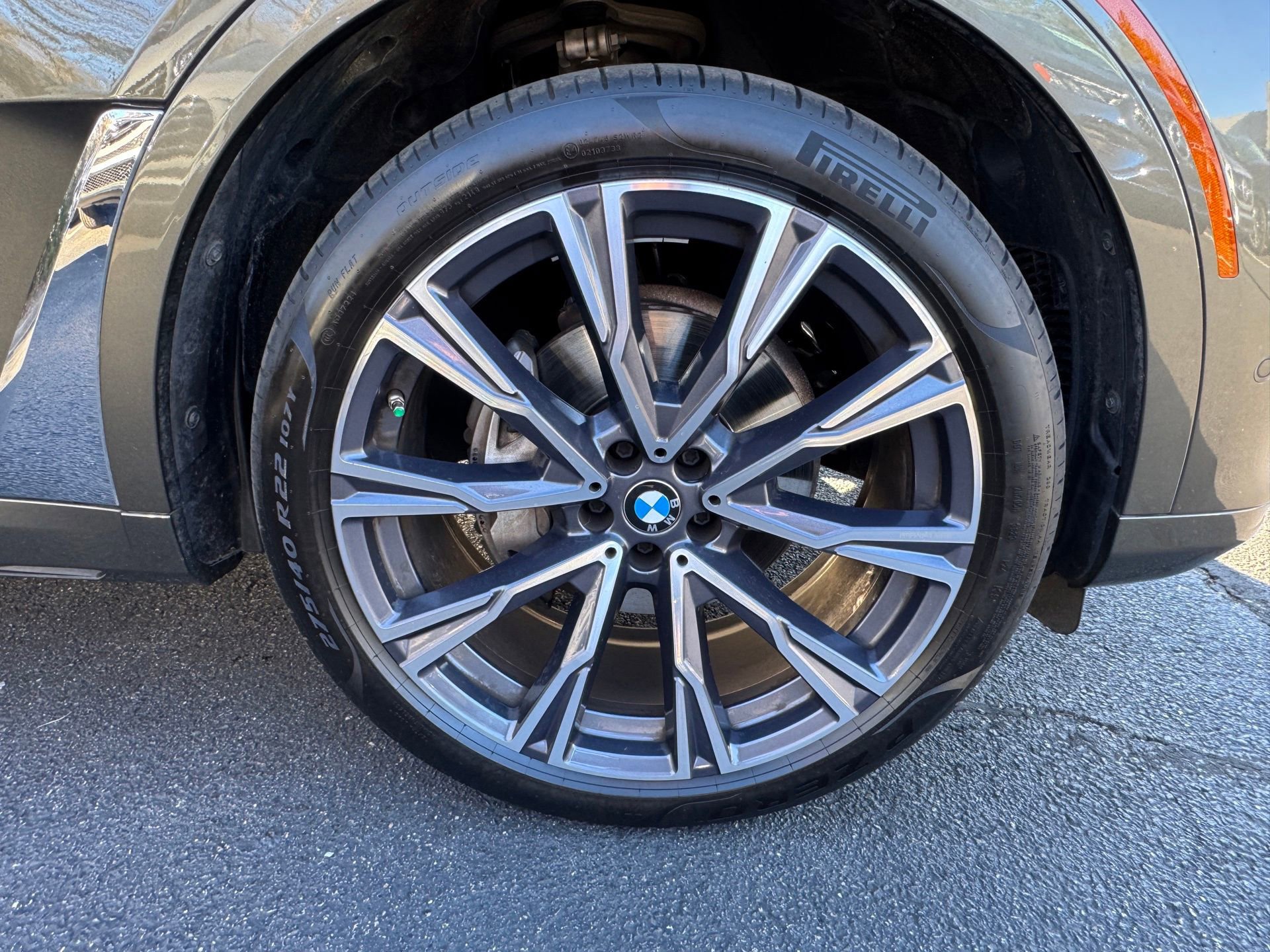 Used 2022 BMW X7 xDrive40i w/ Premium Package image 30