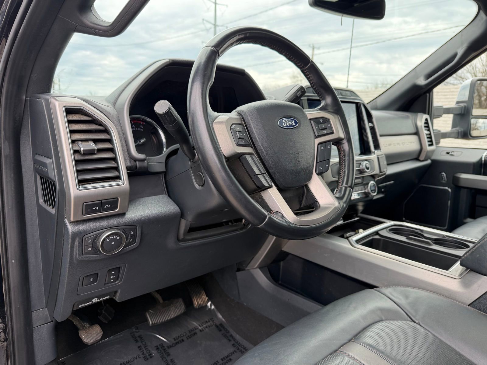 Used 2022 Ford F350 Platinum w/ FX4 Off-Road Package AWD/4WD image 16
