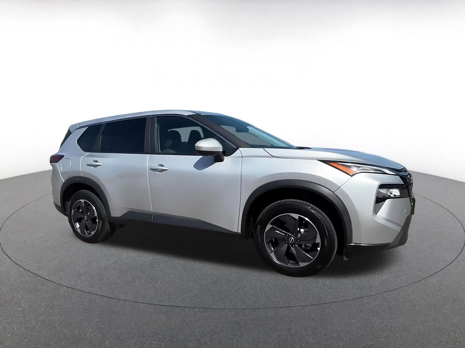 Used 2025 Nissan Rogue SV FWD image 2