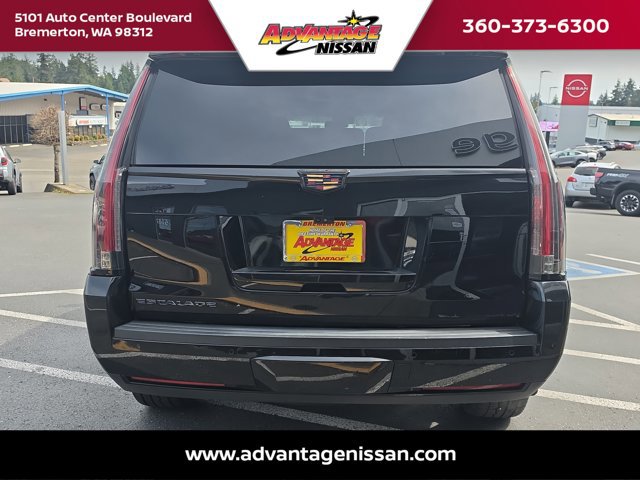 Used 2017 Cadillac Escalade Luxury AWD/4WD image 4