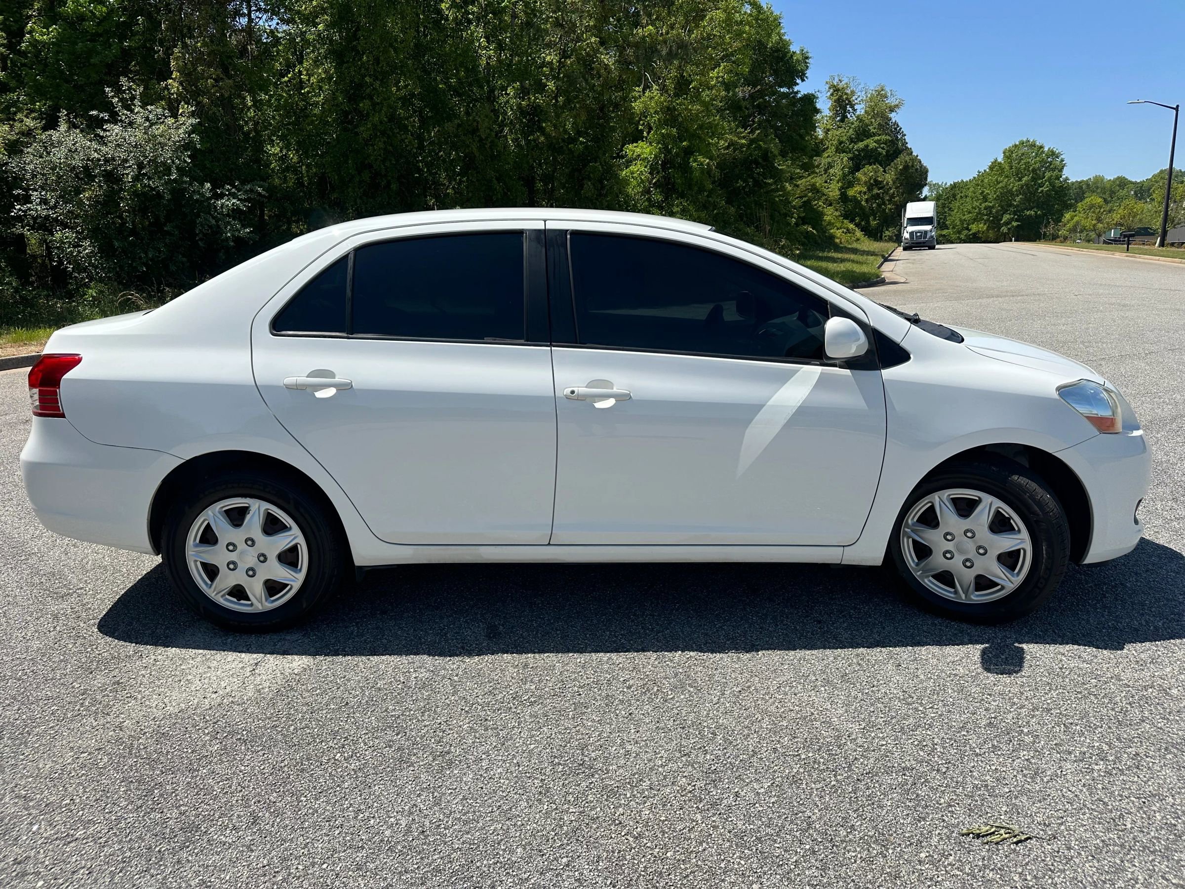 Used 2011 Toyota Yaris Sedan image 6