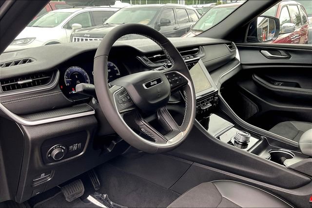 New 2025 Jeep Grand Cherokee Laredo image 6