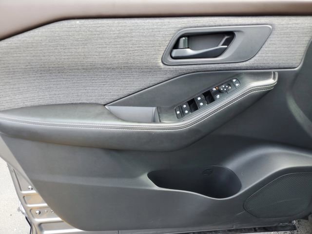 Used 2021 Nissan Rogue S image 15