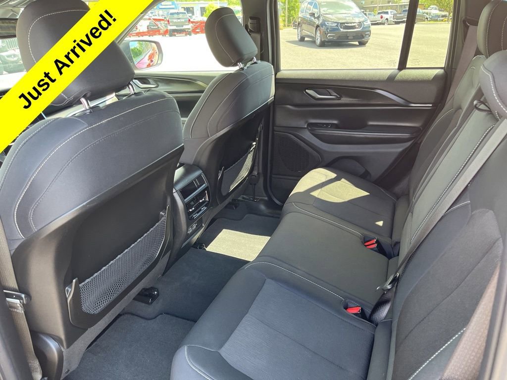 Used 2024 Jeep Grand Cherokee Laredo w/ Trailer Tow Package image 18