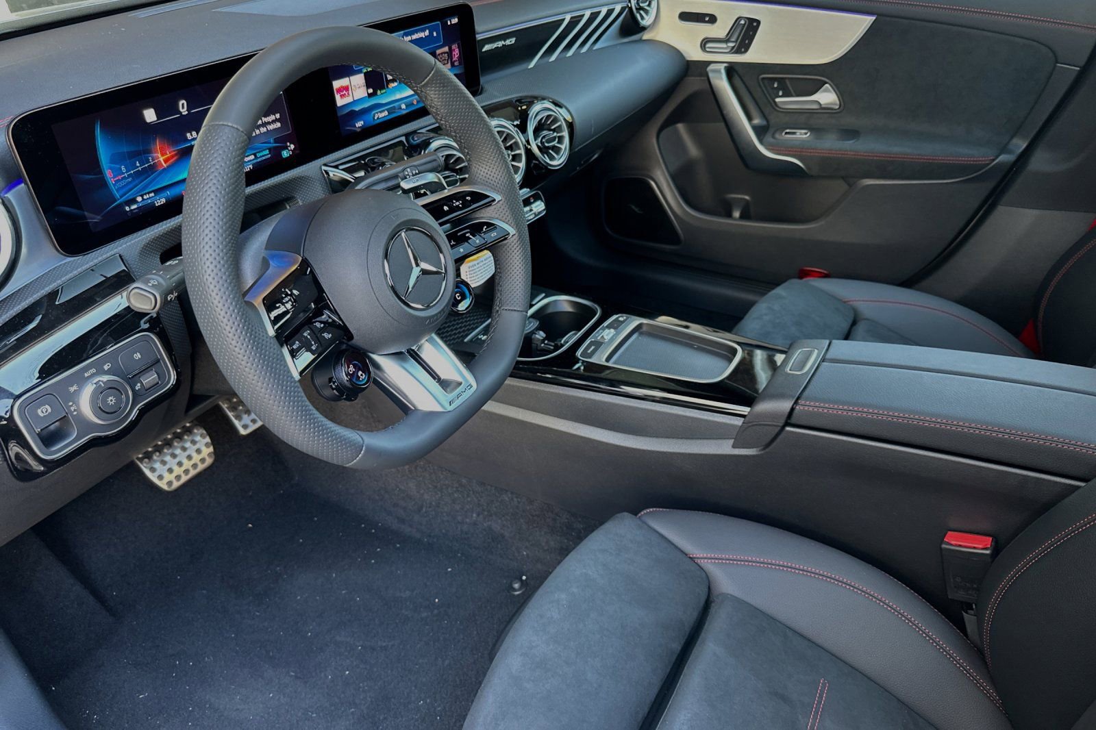 New 2025 Mercedes-Benz CLA 35 AMG 4MATIC image 10