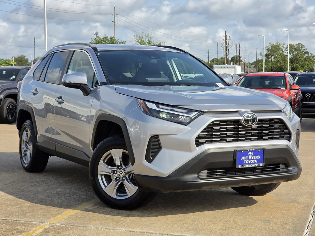 Used 2025 Toyota RAV4 XLE FWD image 2