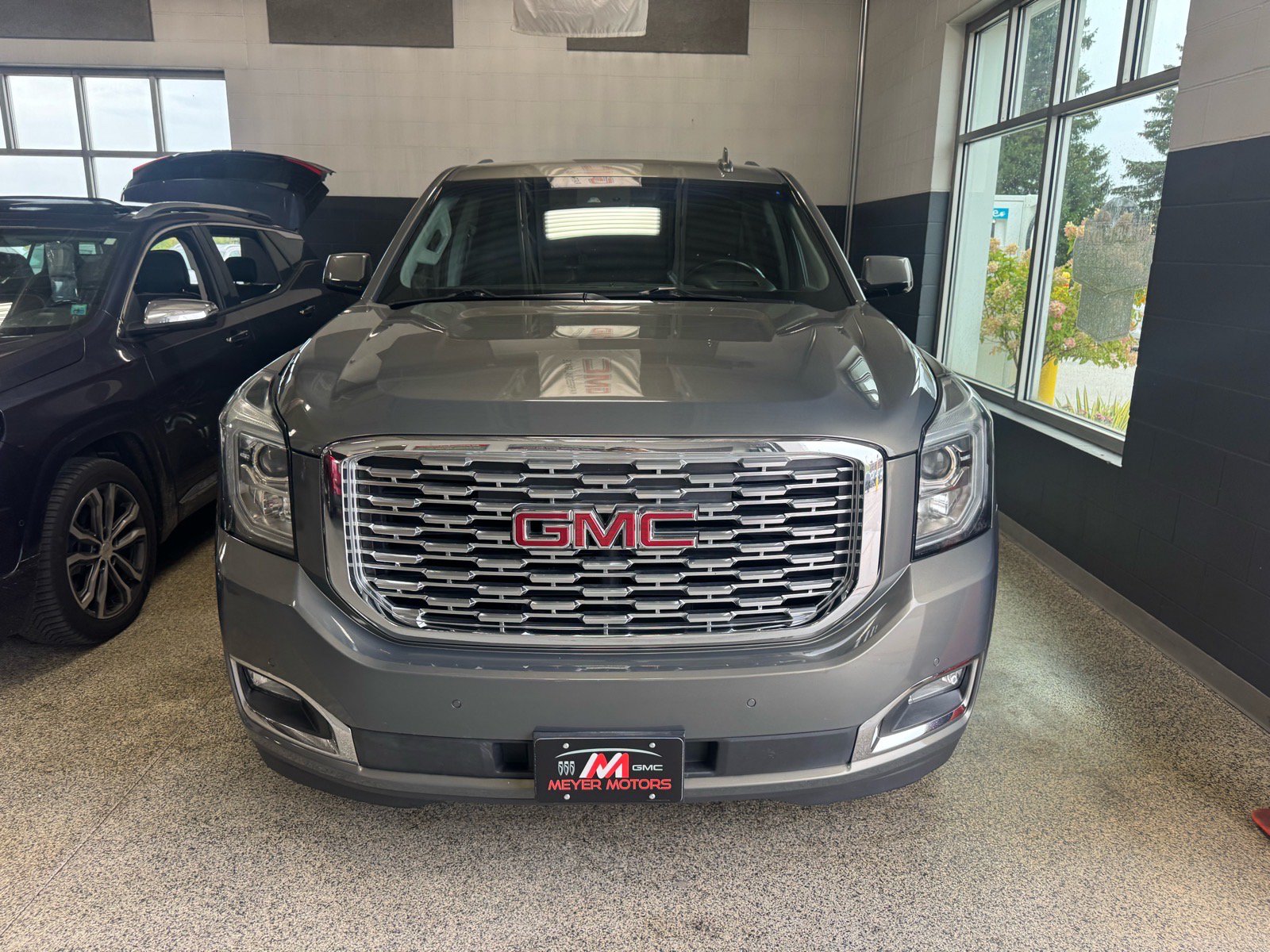Used 2018 GMC Yukon XL Denali w/ Denali Ultimate Package AWD/4WD image 2