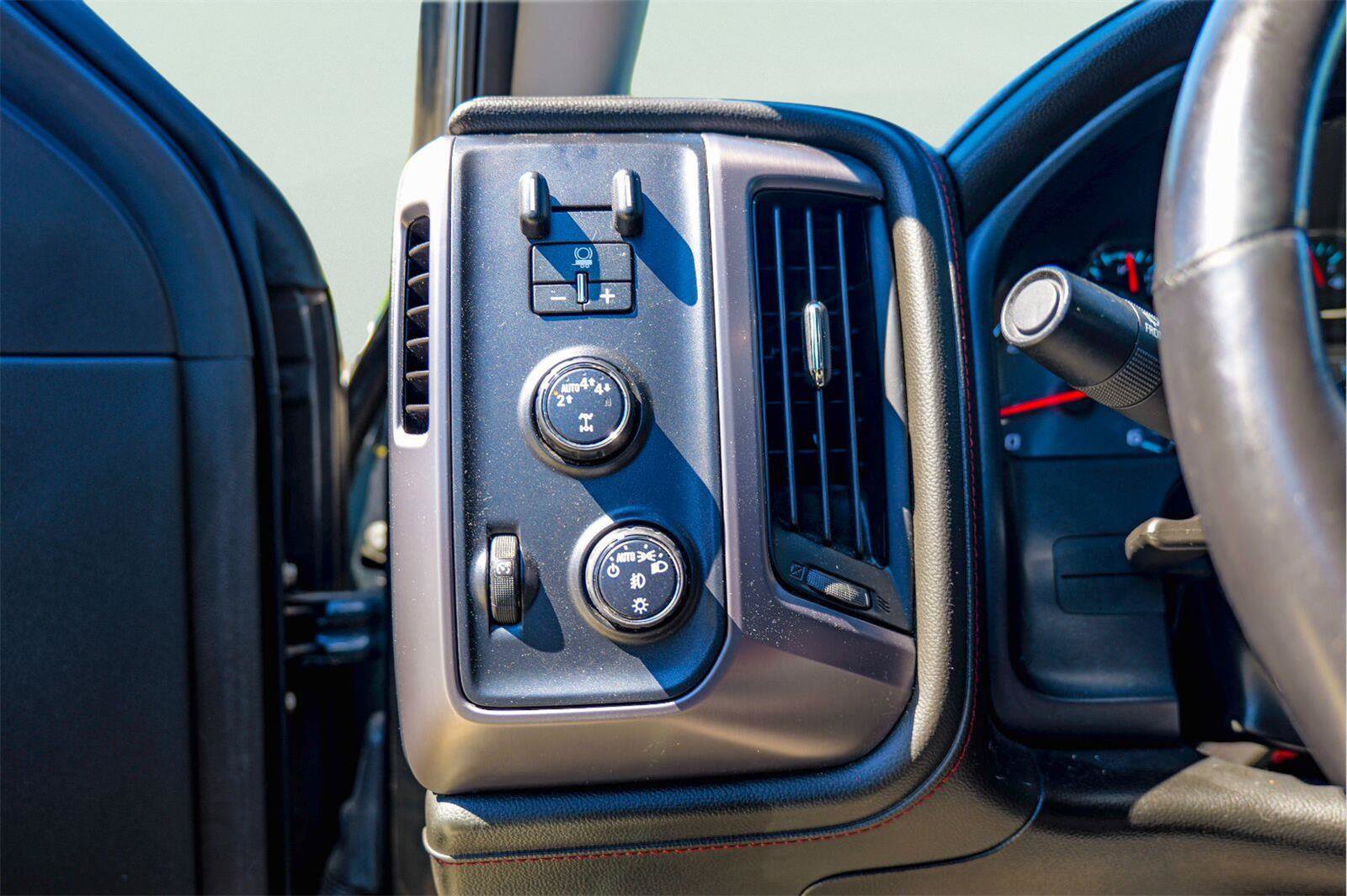 Used 2018 GMC Sierra 1500 SLT AWD/4WD image 25