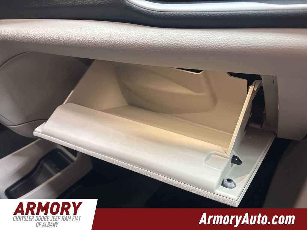 Used 2023 Chrysler Pacifica Touring-L w/ Uconnect Theater Family Group image 41