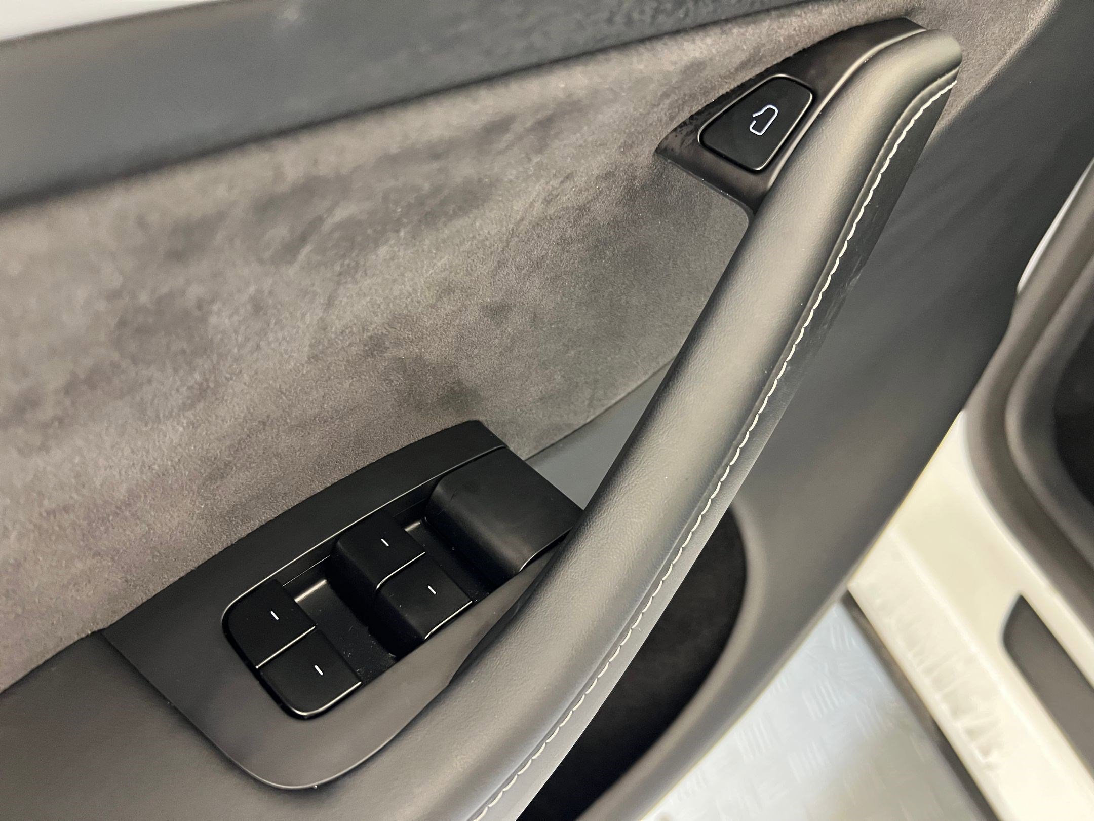 Used 2025 Tesla Model Y Performance image 12