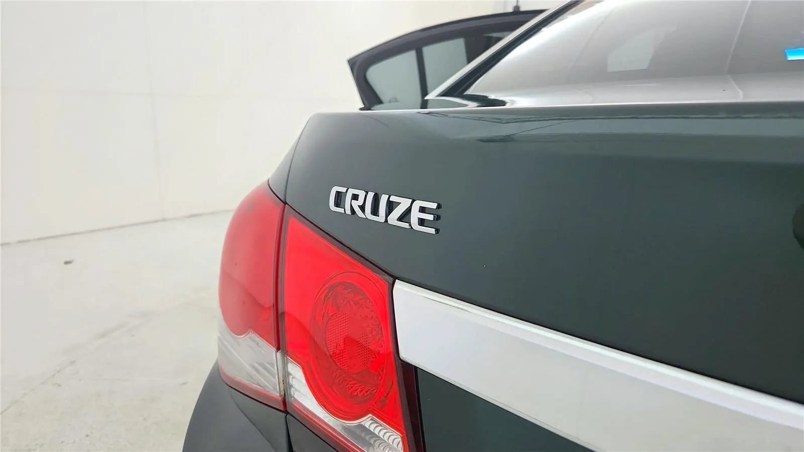 Used 2015 Chevrolet Cruze LT FWD image 32
