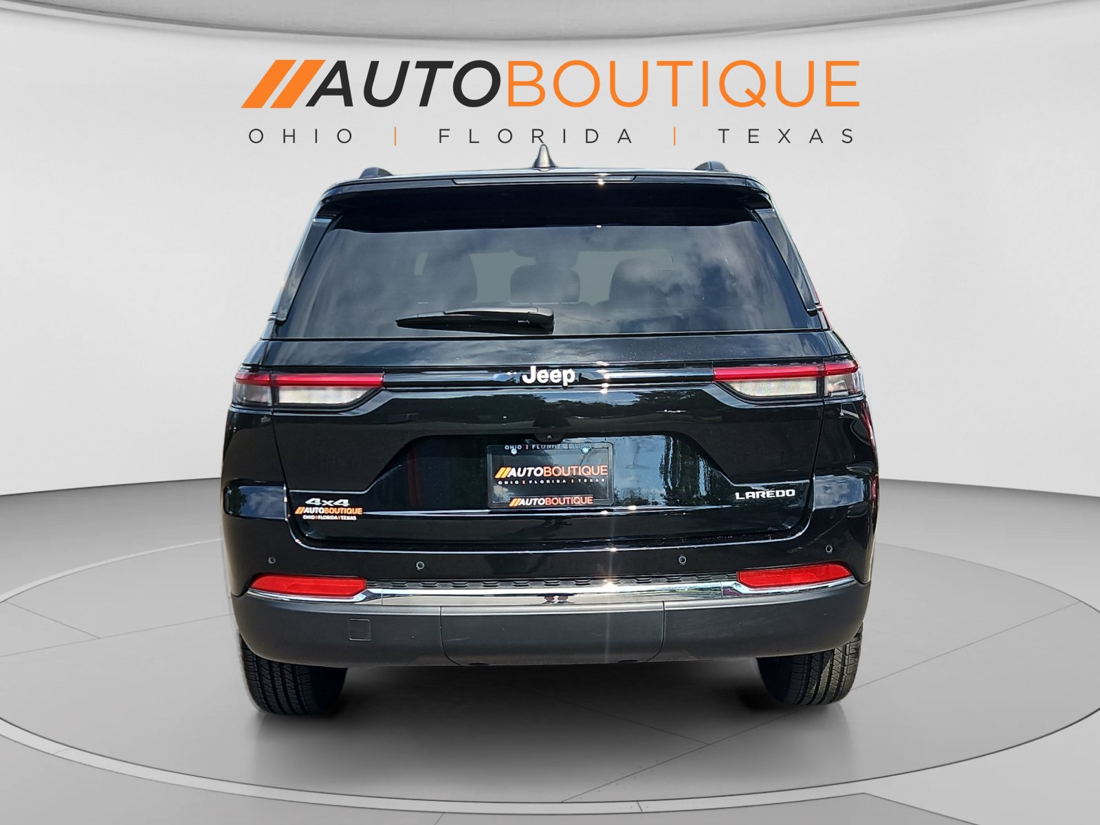 Used 2025 Jeep Grand Cherokee Laredo w/ Luxury Tech Group I AWD/4WD image 4