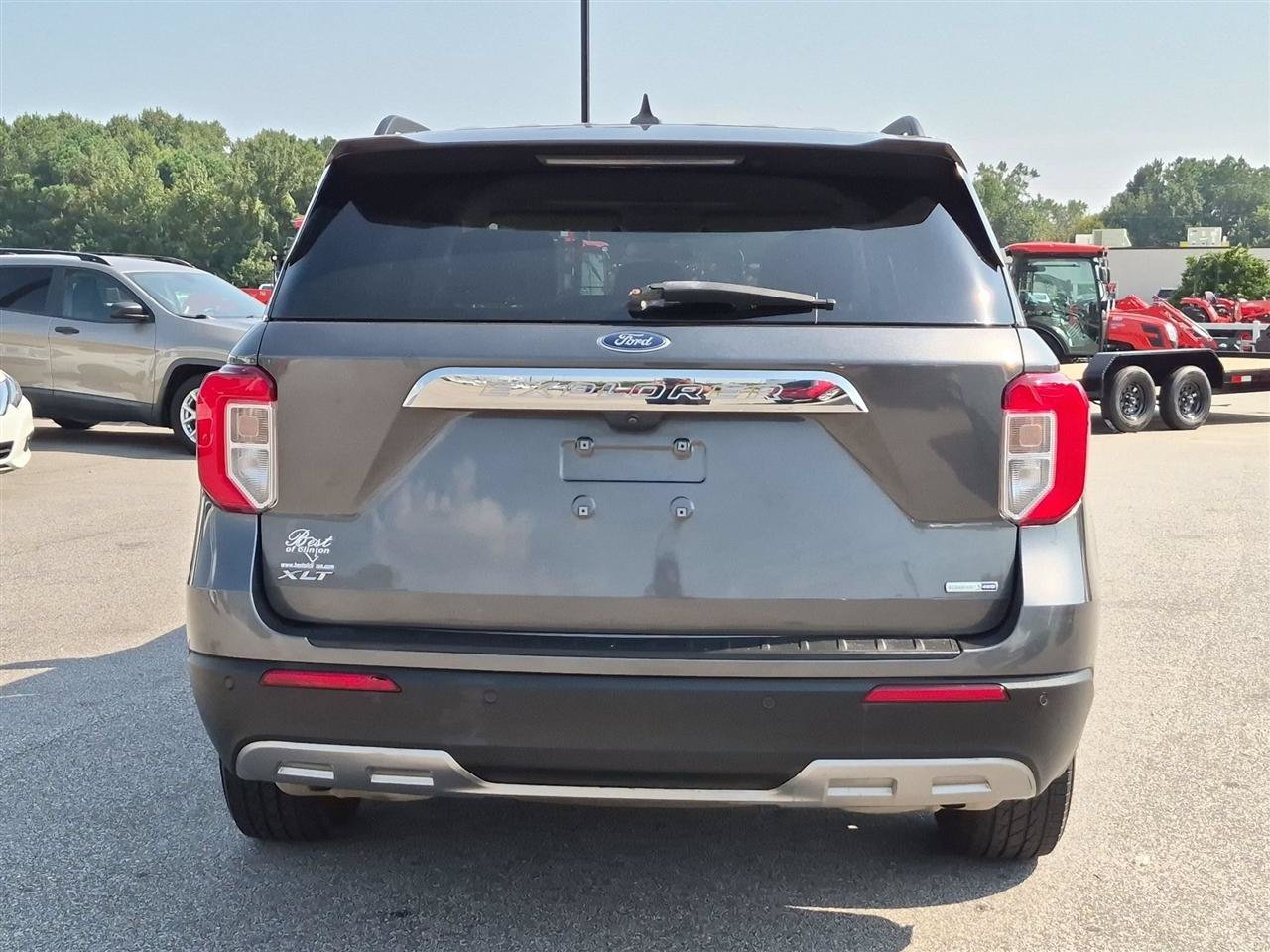 Used 2020 Ford Explorer XLT w/ Equipment Group 202A AWD/4WD image 4