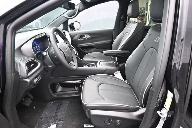 New 2027 Chrysler Pacifica Limited FWD image 18