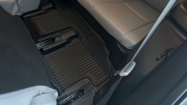 Used 2023 Toyota Highlander Limited image 40