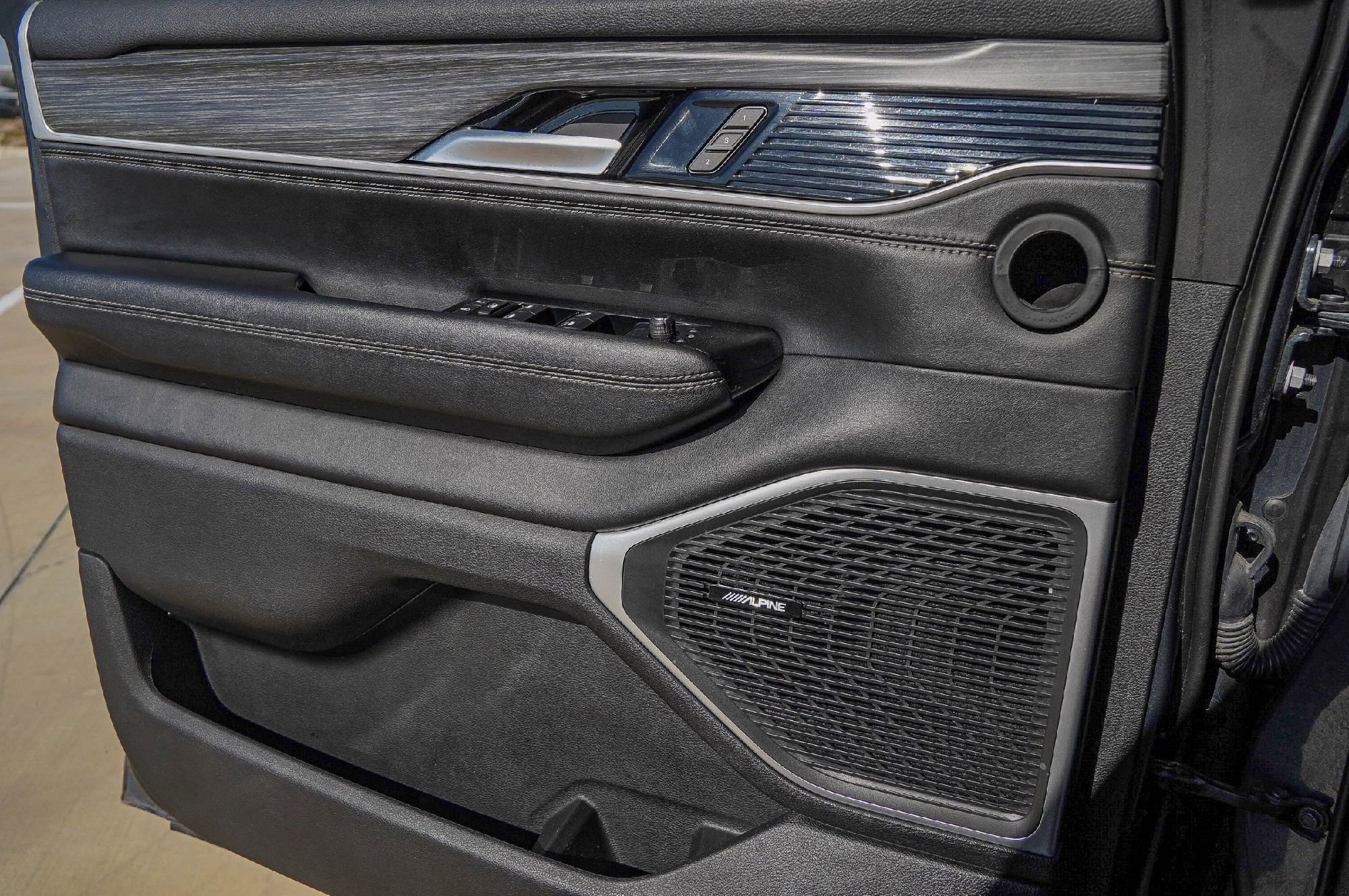 Used 2024 Jeep Wagoneer Series II w/ Flexible Seating Group image 21