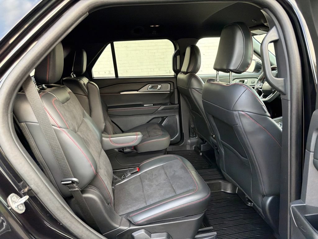 Used 2025 Ford Explorer ST AWD/4WD image 10