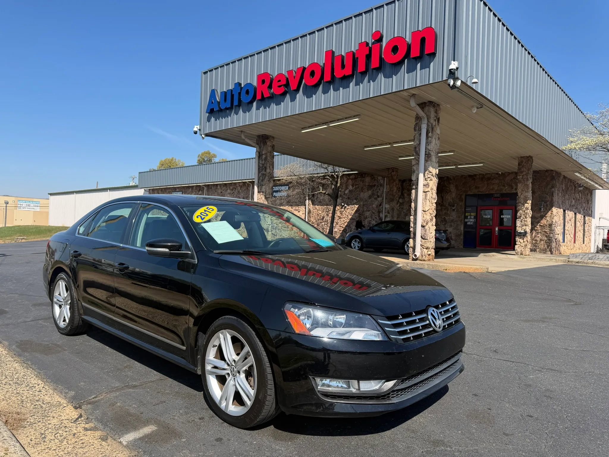 Used 2015 Volkswagen Passat TDI SEL Premium image 1