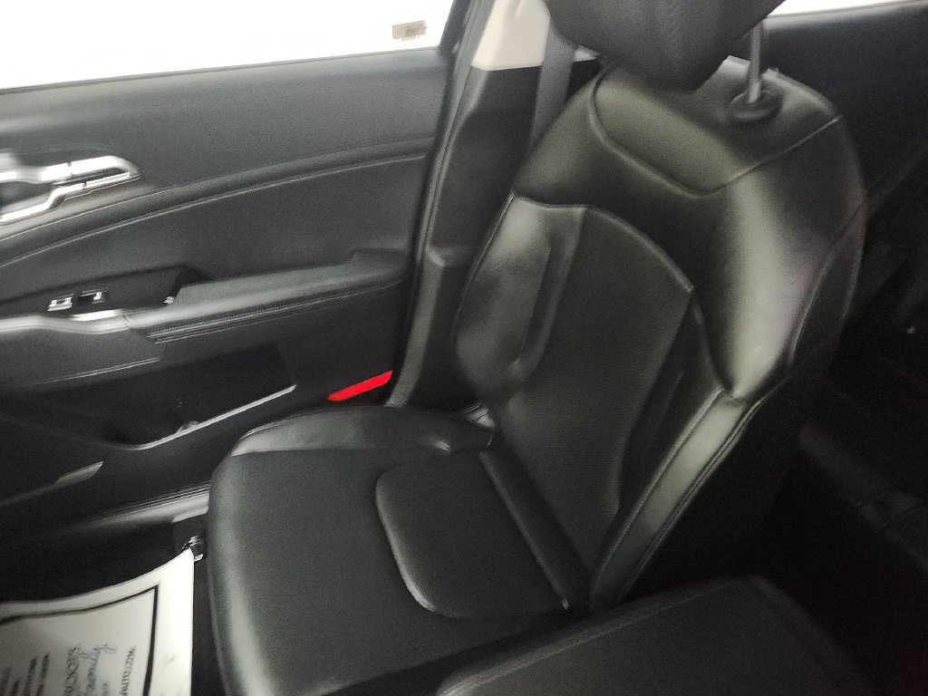 Used 2025 Kia Sportage EX FWD image 29