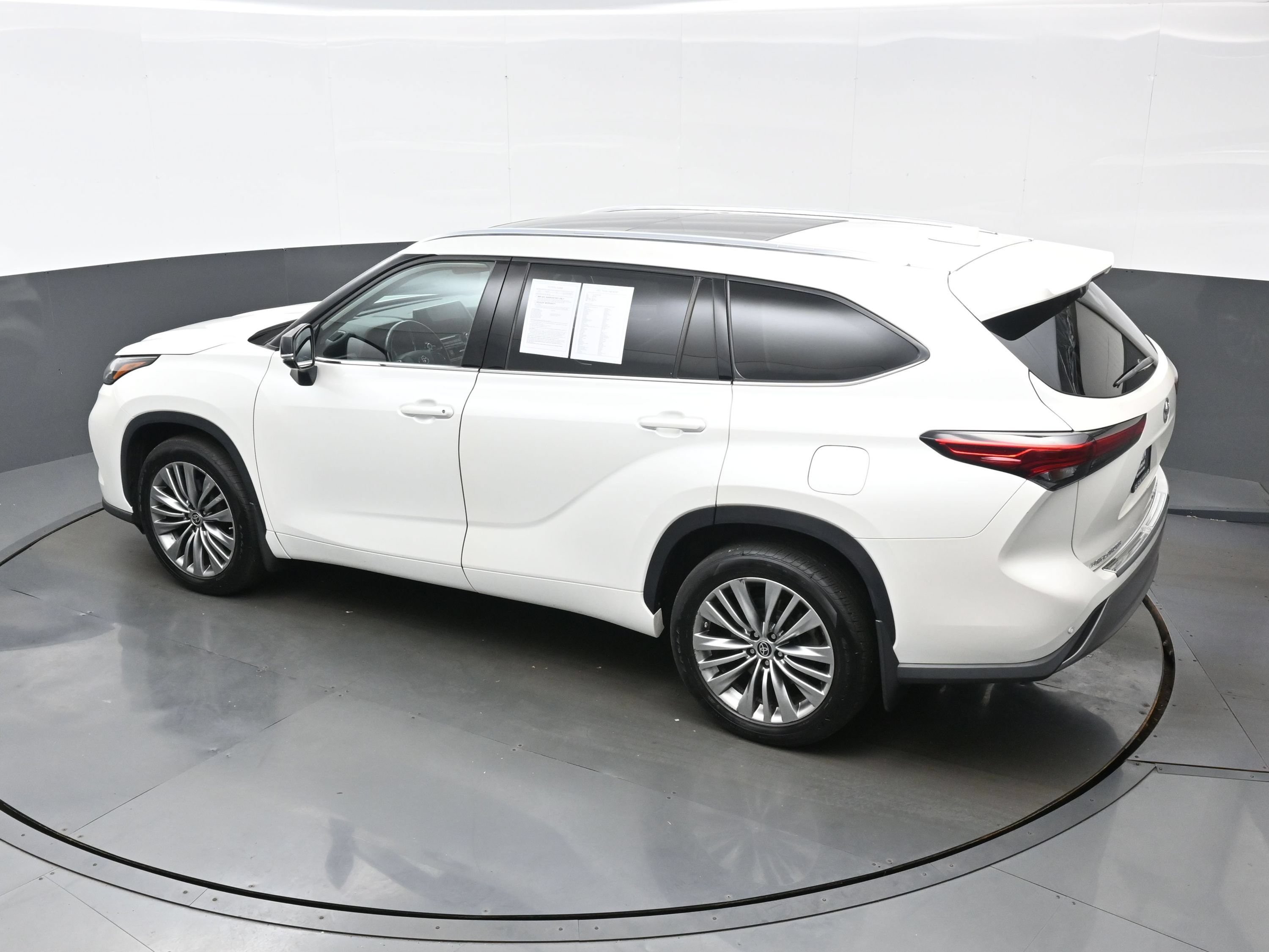 Used 2021 Toyota Highlander Platinum AWD/4WD image 37