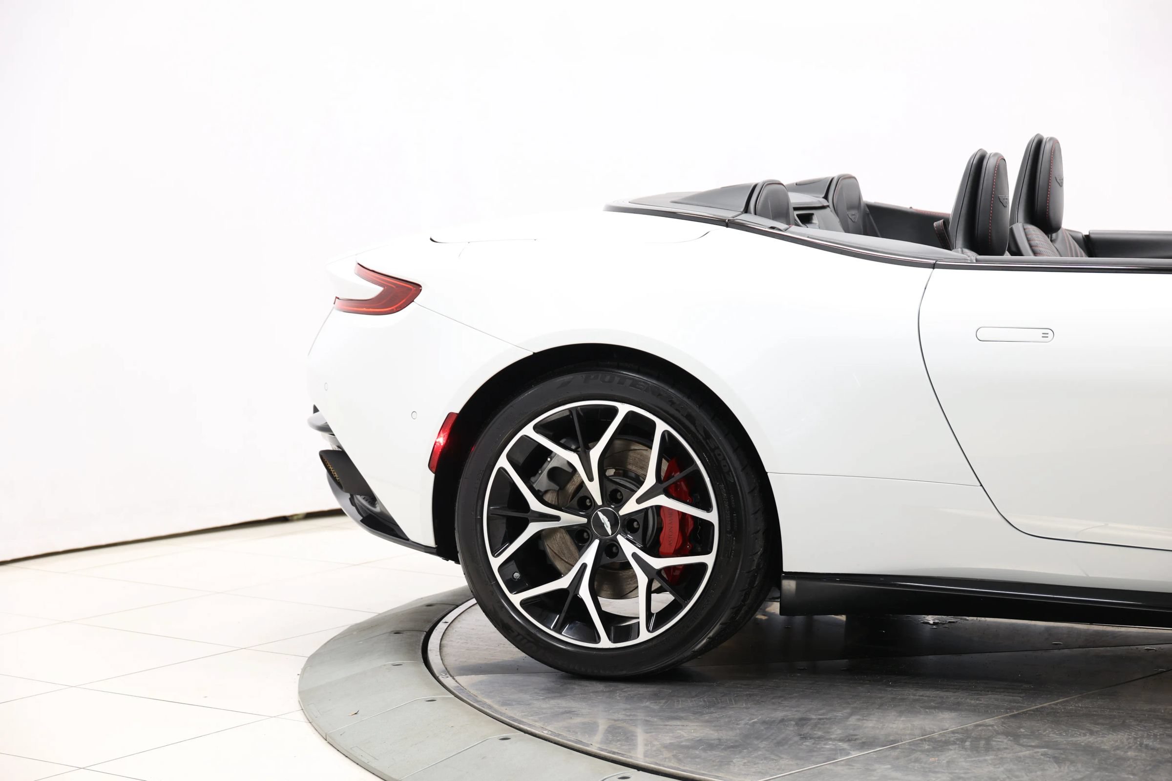 Used 2019 Aston Martin DB11 Volante RWD image 73