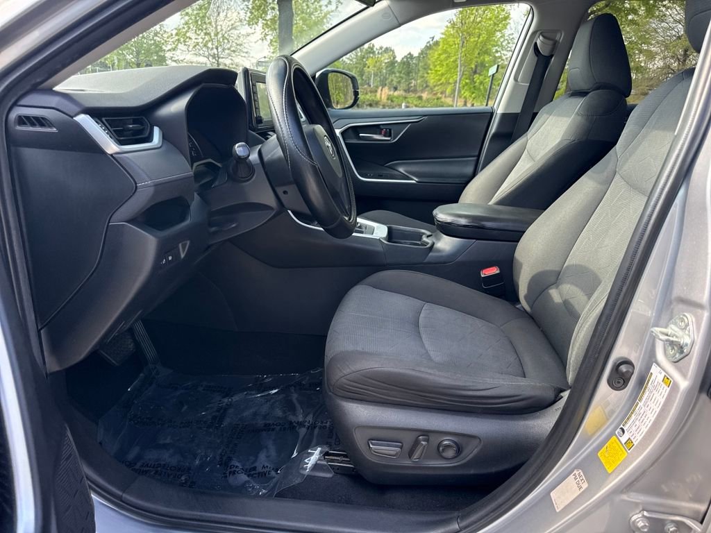 Used 2020 Toyota RAV4 XLE image 13