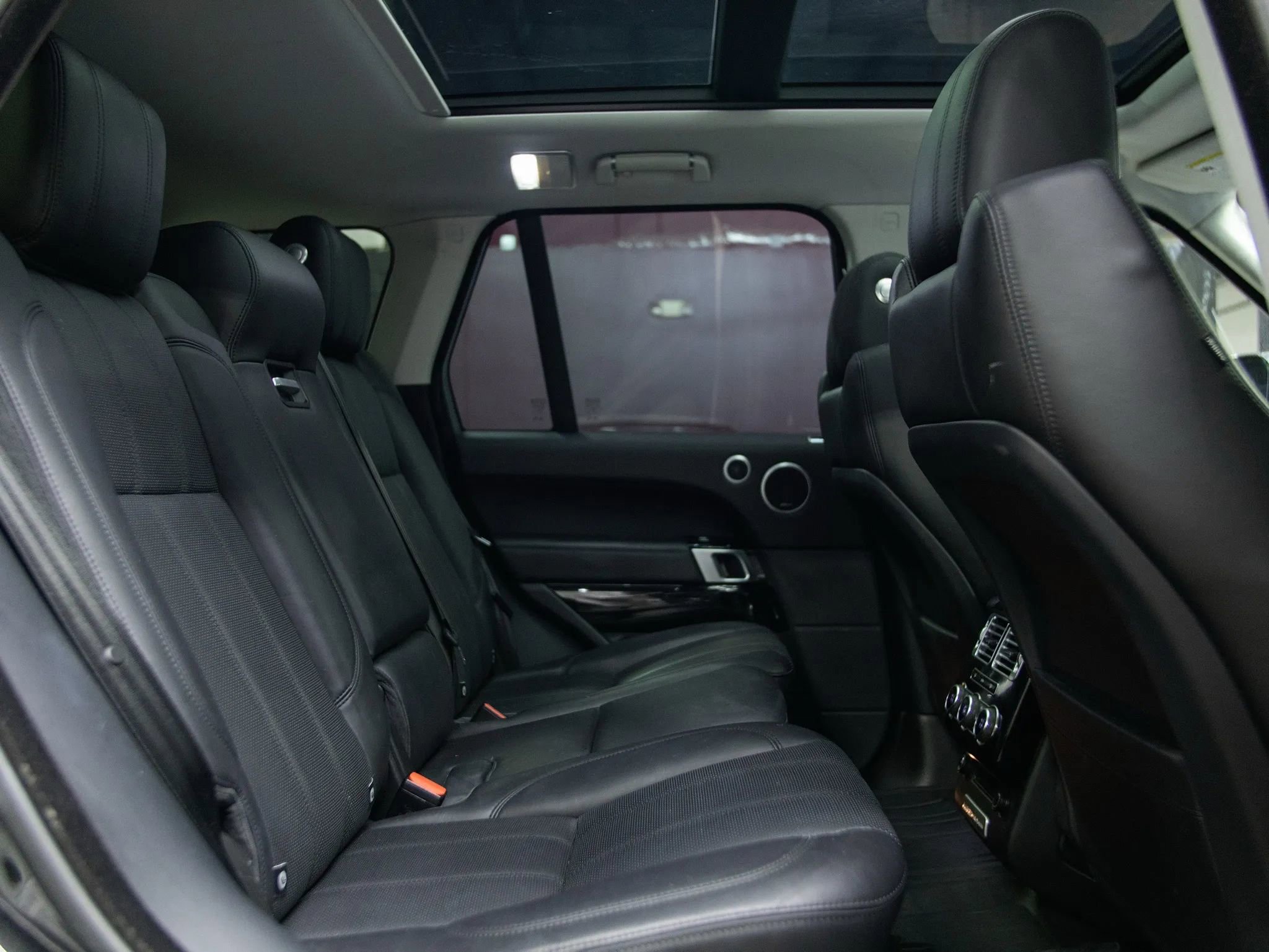 Used 2015 Land Rover Range Rover Supercharged image 28