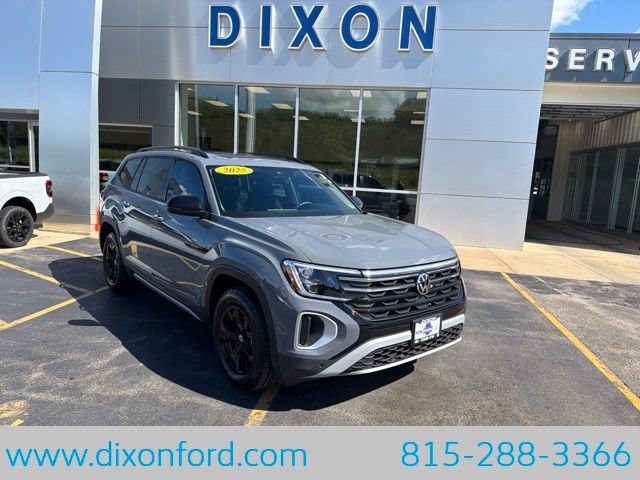 Used 2025 Volkswagen Atlas Peak Edition SE AWD/4WD image 1