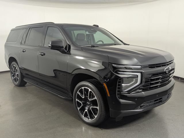 Used 2025 Chevrolet Suburban RST w/ Comfort Package AWD/4WD image 2