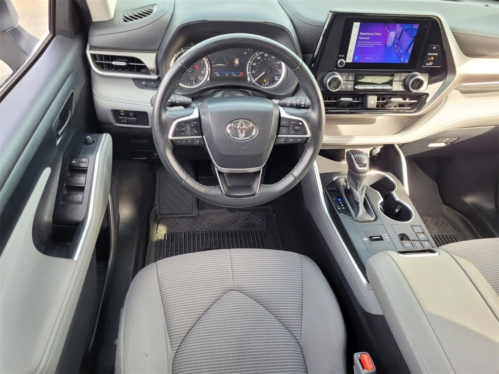 Certified 2024 Toyota Highlander LE image 6